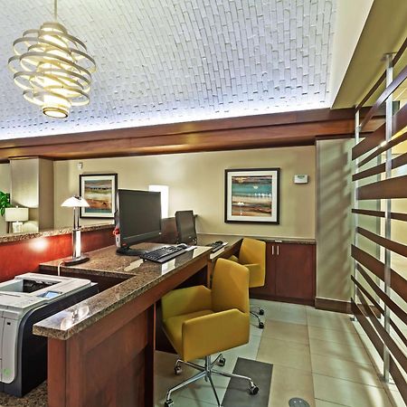 Embassy Suites By Hilton Dallas Market Center Esterno foto