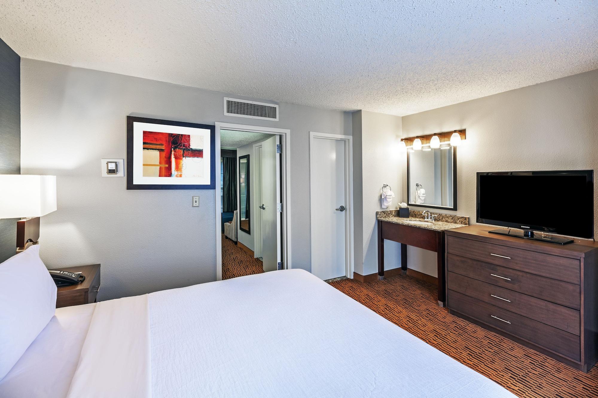 Embassy Suites By Hilton Dallas Market Center Esterno foto