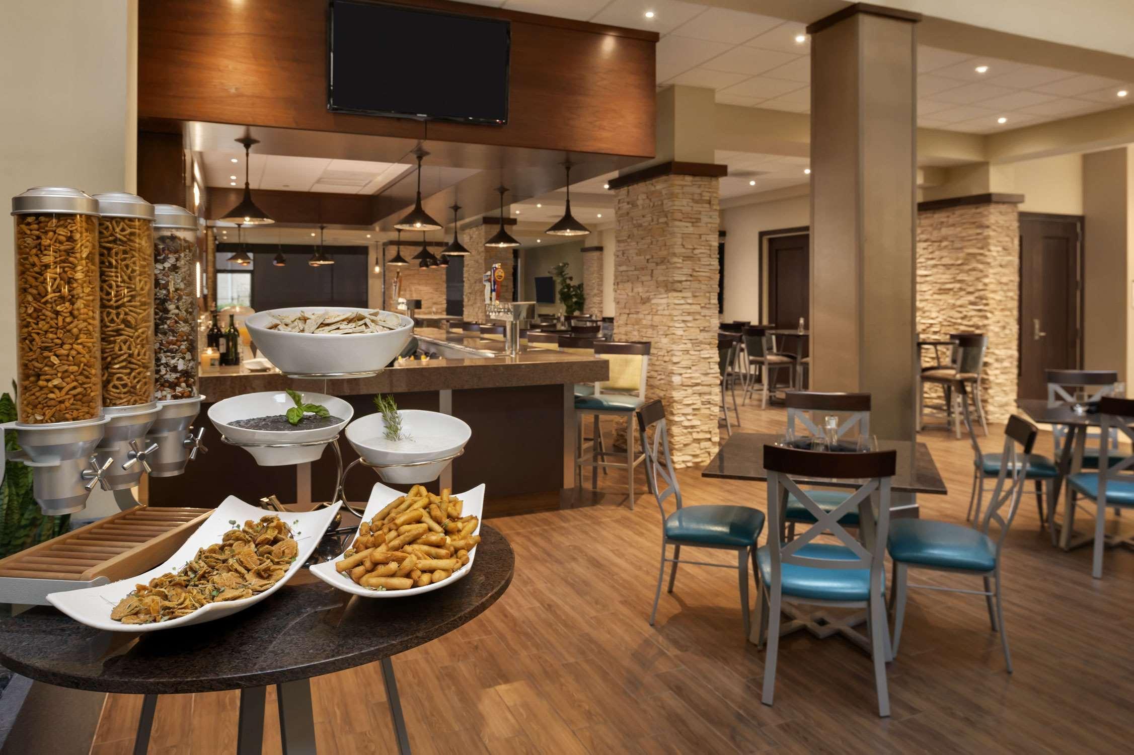 Embassy Suites By Hilton Dallas Market Center Ristorante foto