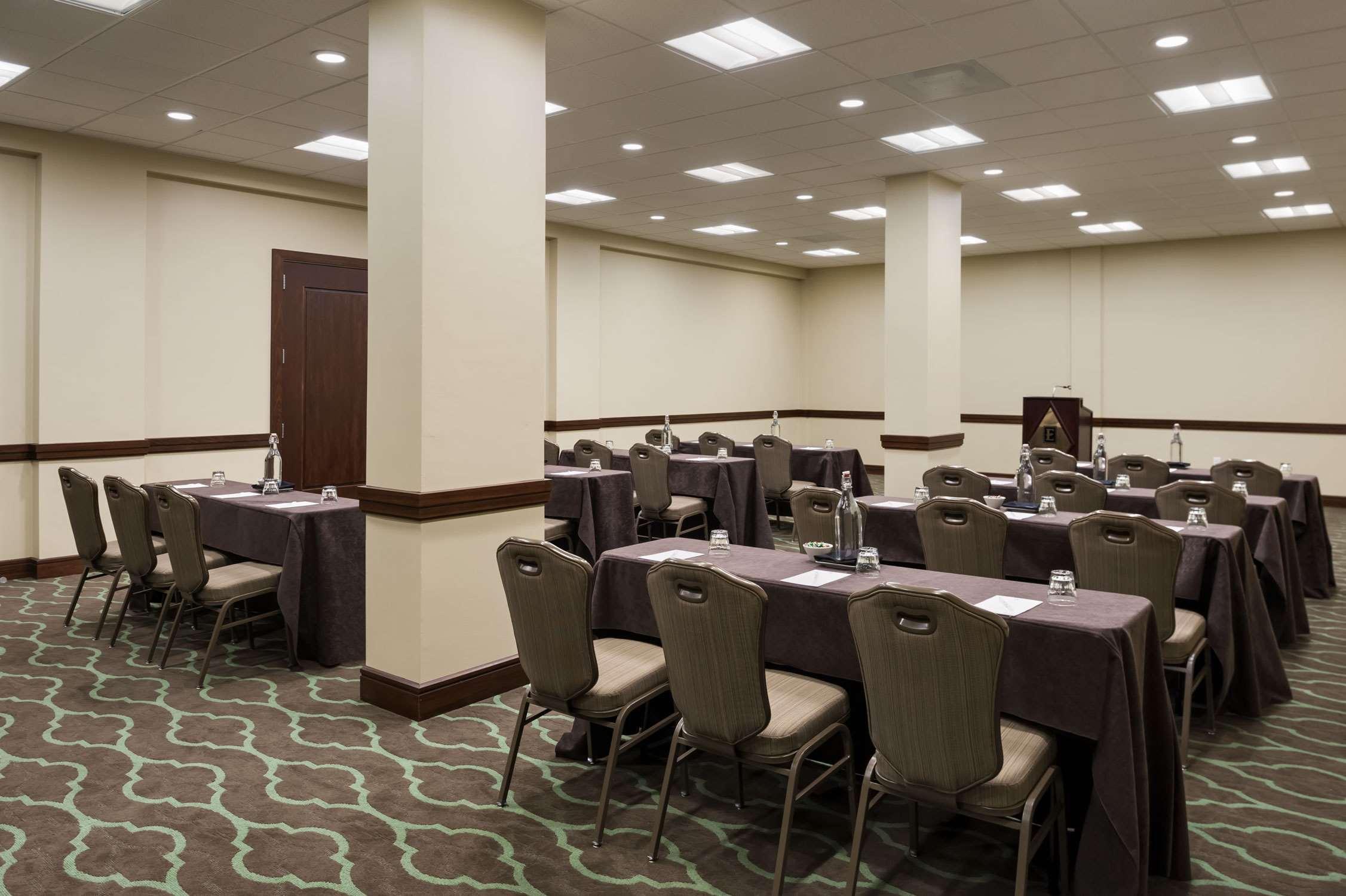 Embassy Suites By Hilton Dallas Market Center Affari foto