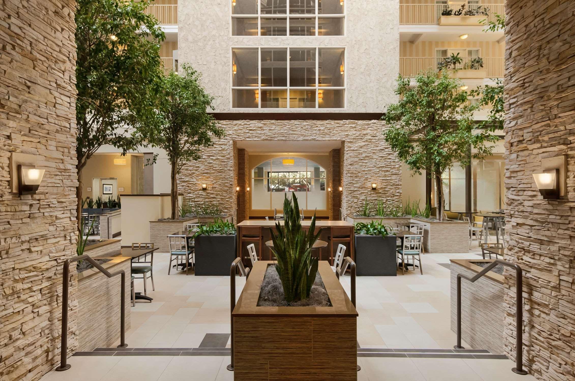 Embassy Suites By Hilton Dallas Market Center Interno foto