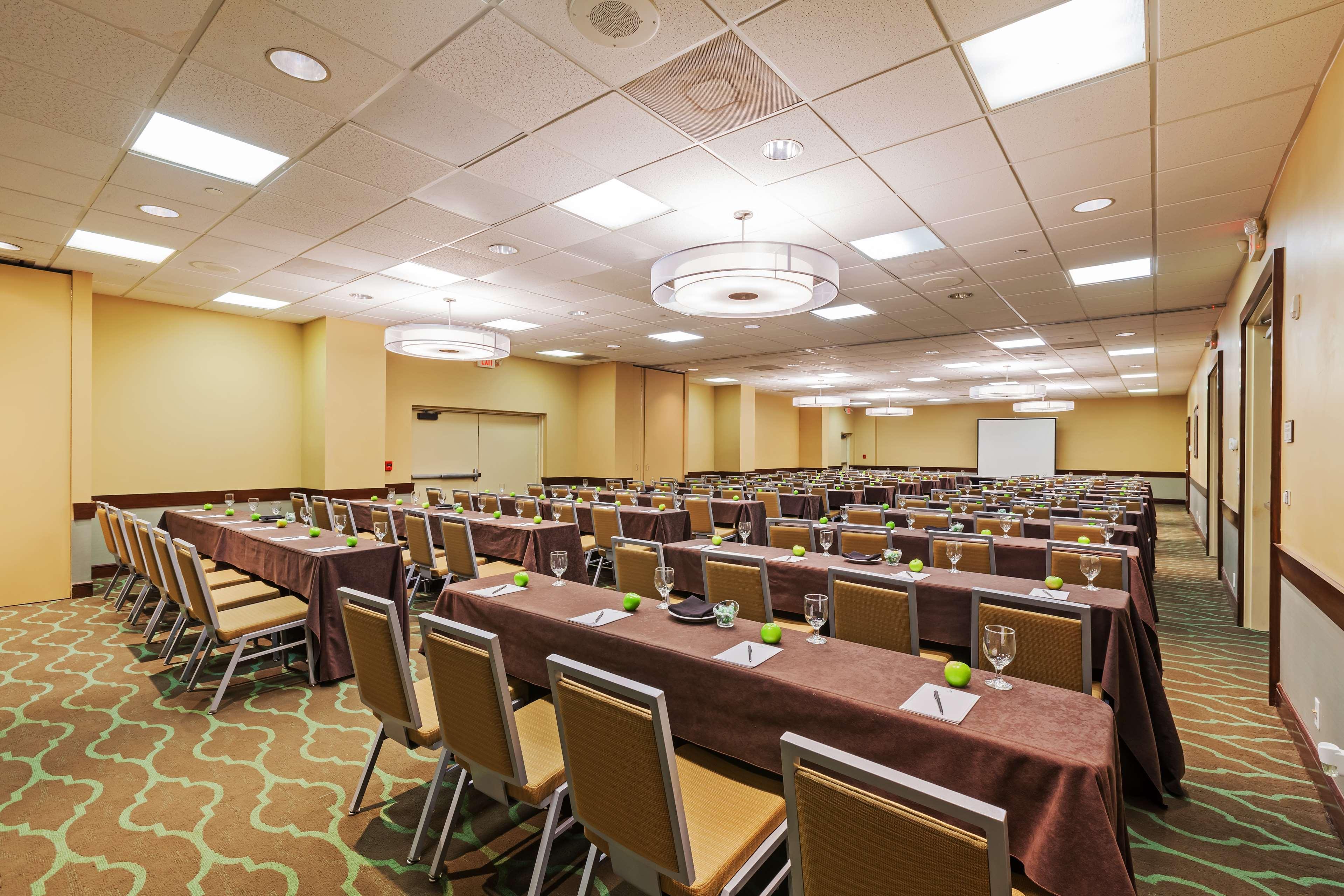 Embassy Suites By Hilton Dallas Market Center Esterno foto
