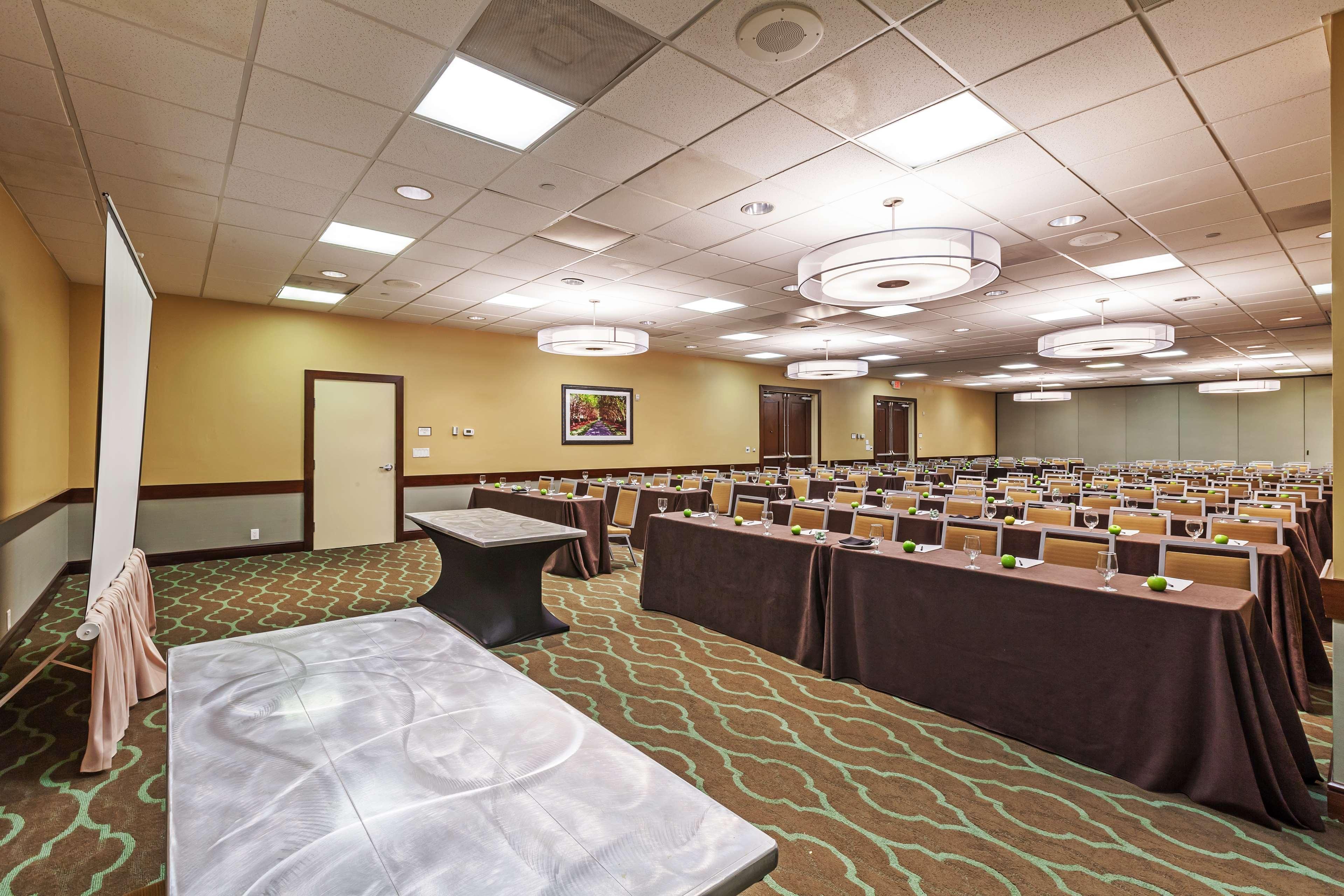 Embassy Suites By Hilton Dallas Market Center Esterno foto