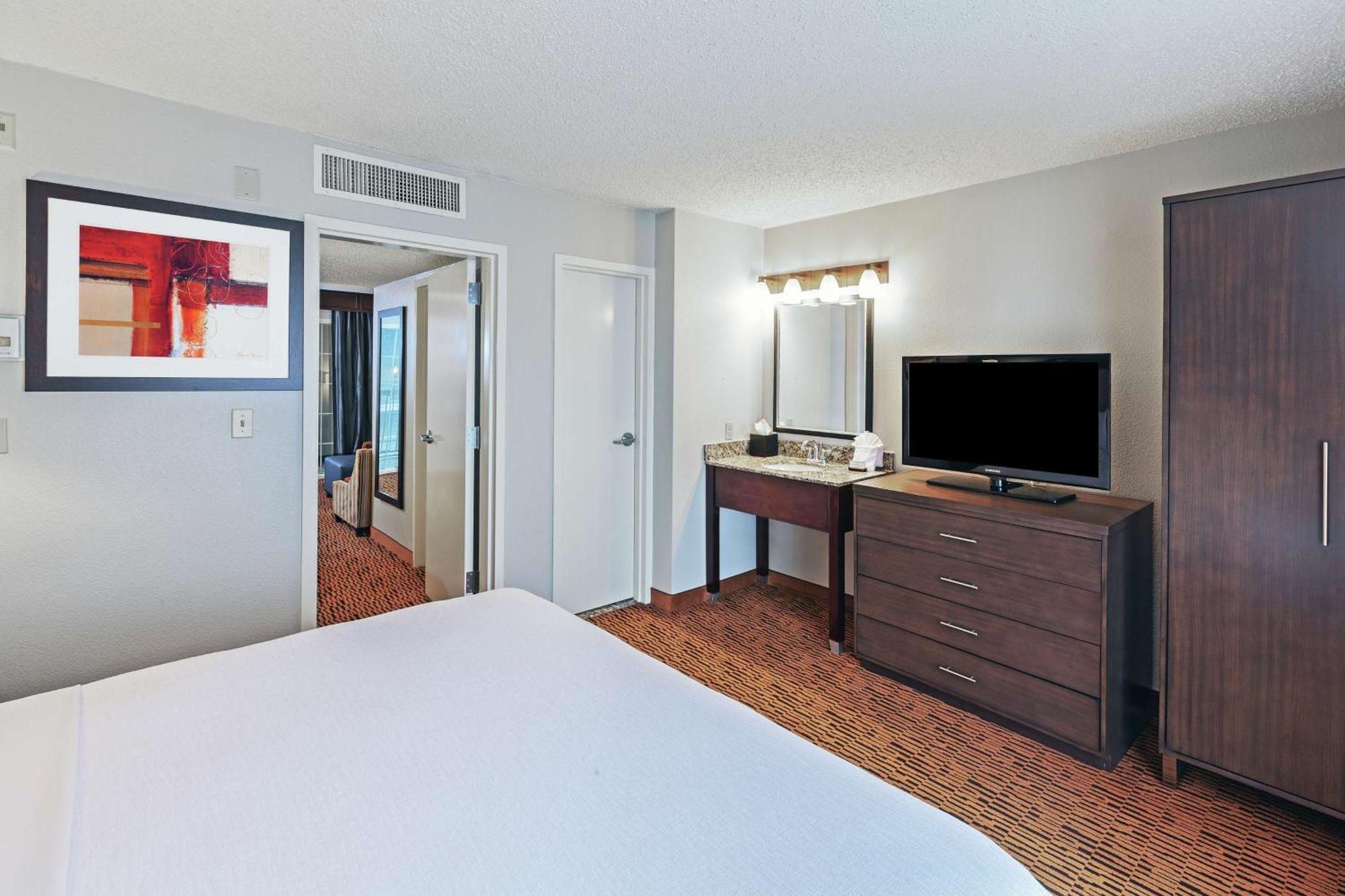 Embassy Suites By Hilton Dallas Market Center Esterno foto