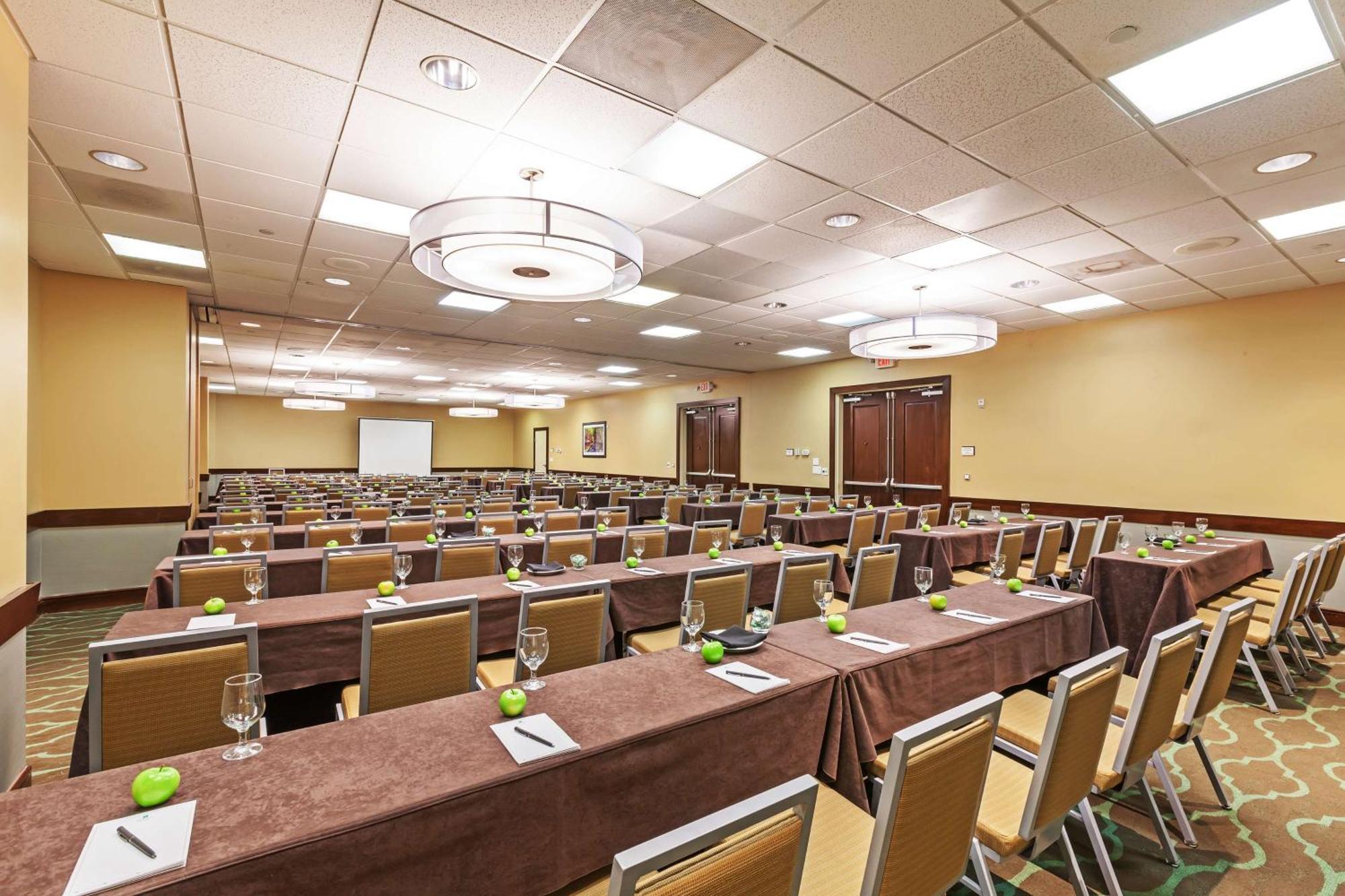 Embassy Suites By Hilton Dallas Market Center Esterno foto
