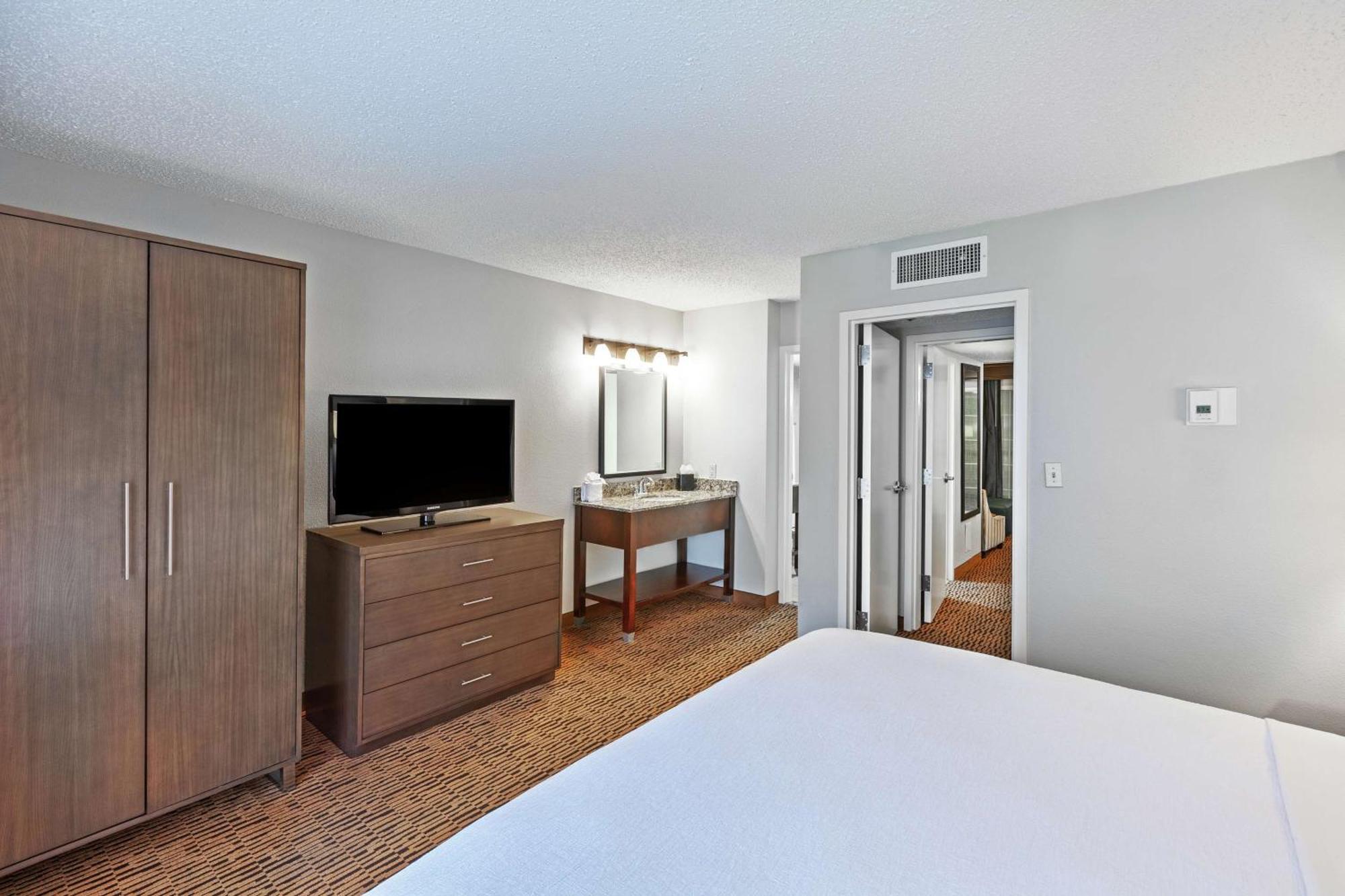 Embassy Suites By Hilton Dallas Market Center Esterno foto