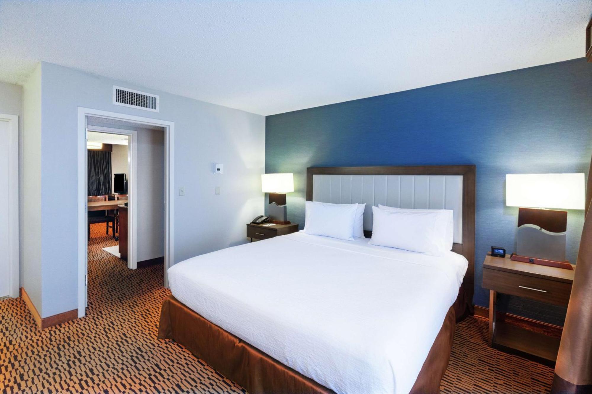 Embassy Suites By Hilton Dallas Market Center Esterno foto