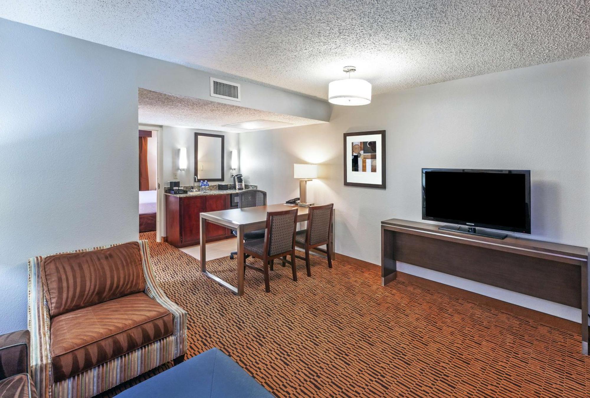 Embassy Suites By Hilton Dallas Market Center Esterno foto