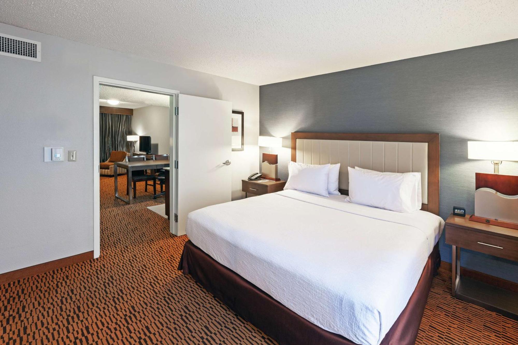Embassy Suites By Hilton Dallas Market Center Esterno foto