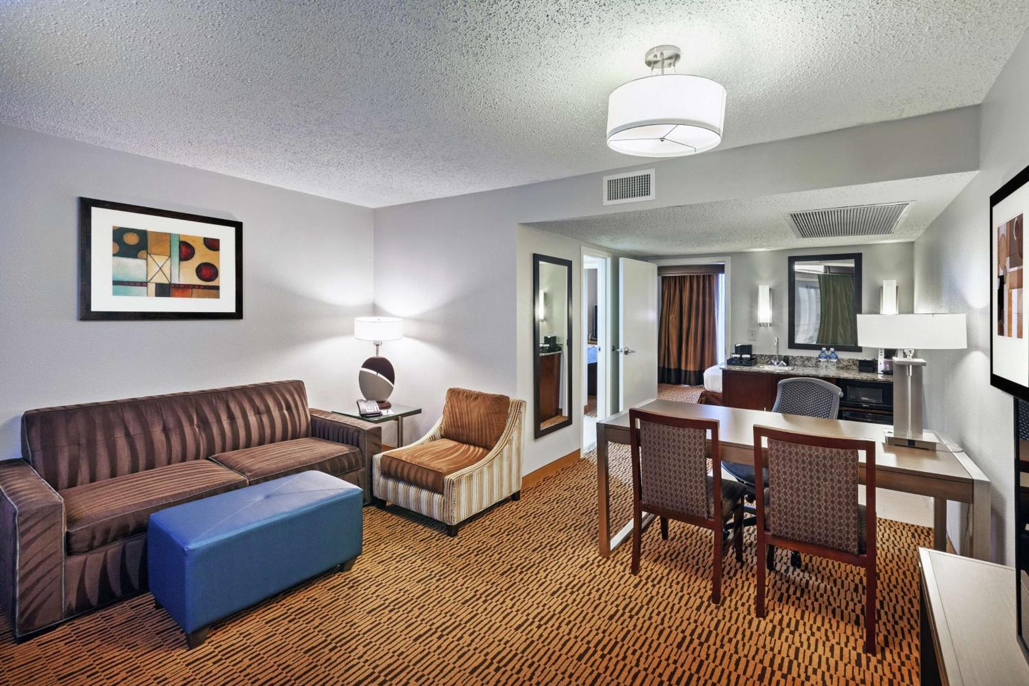 Embassy Suites By Hilton Dallas Market Center Esterno foto