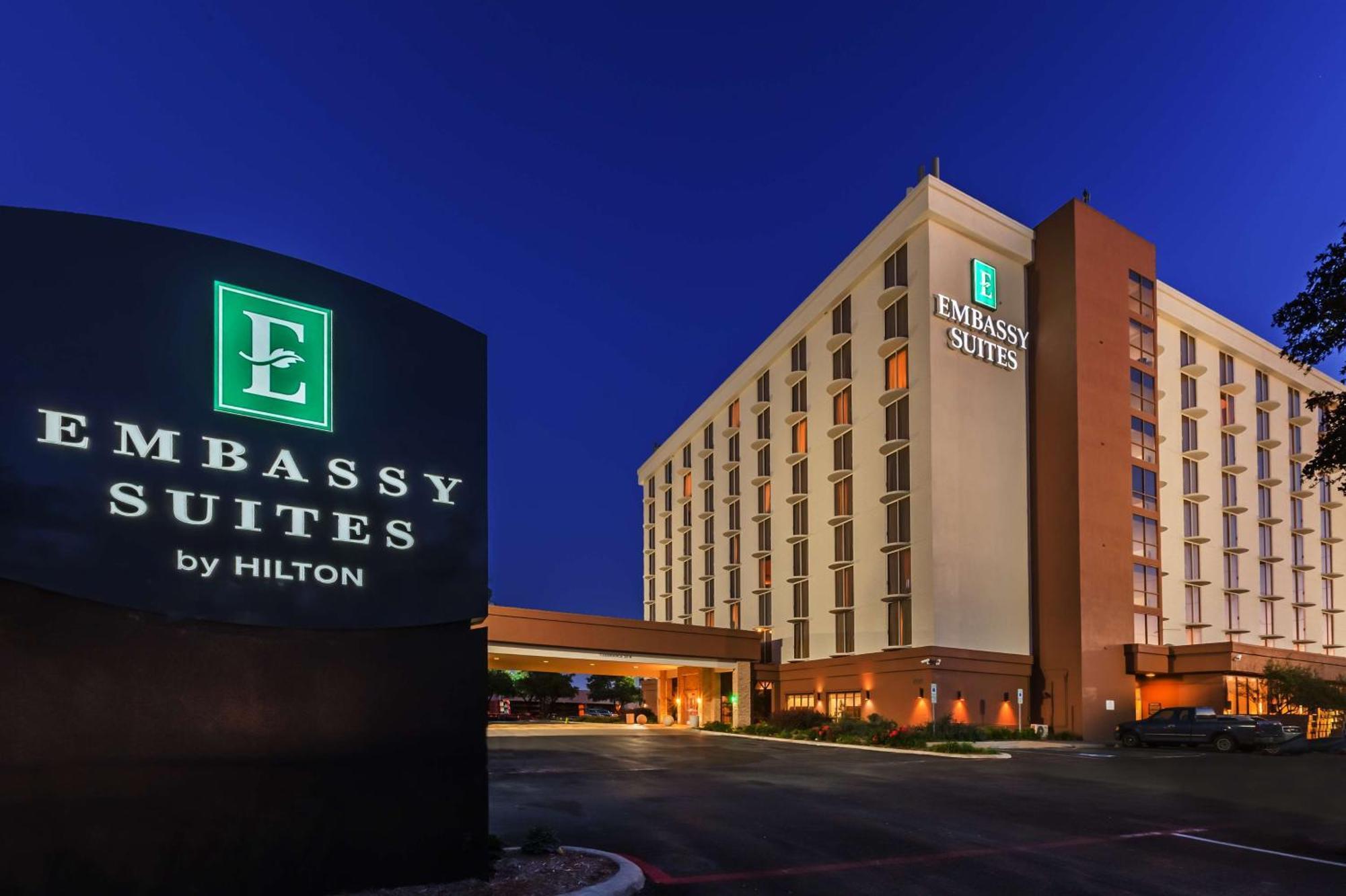 Embassy Suites By Hilton Dallas Market Center Esterno foto