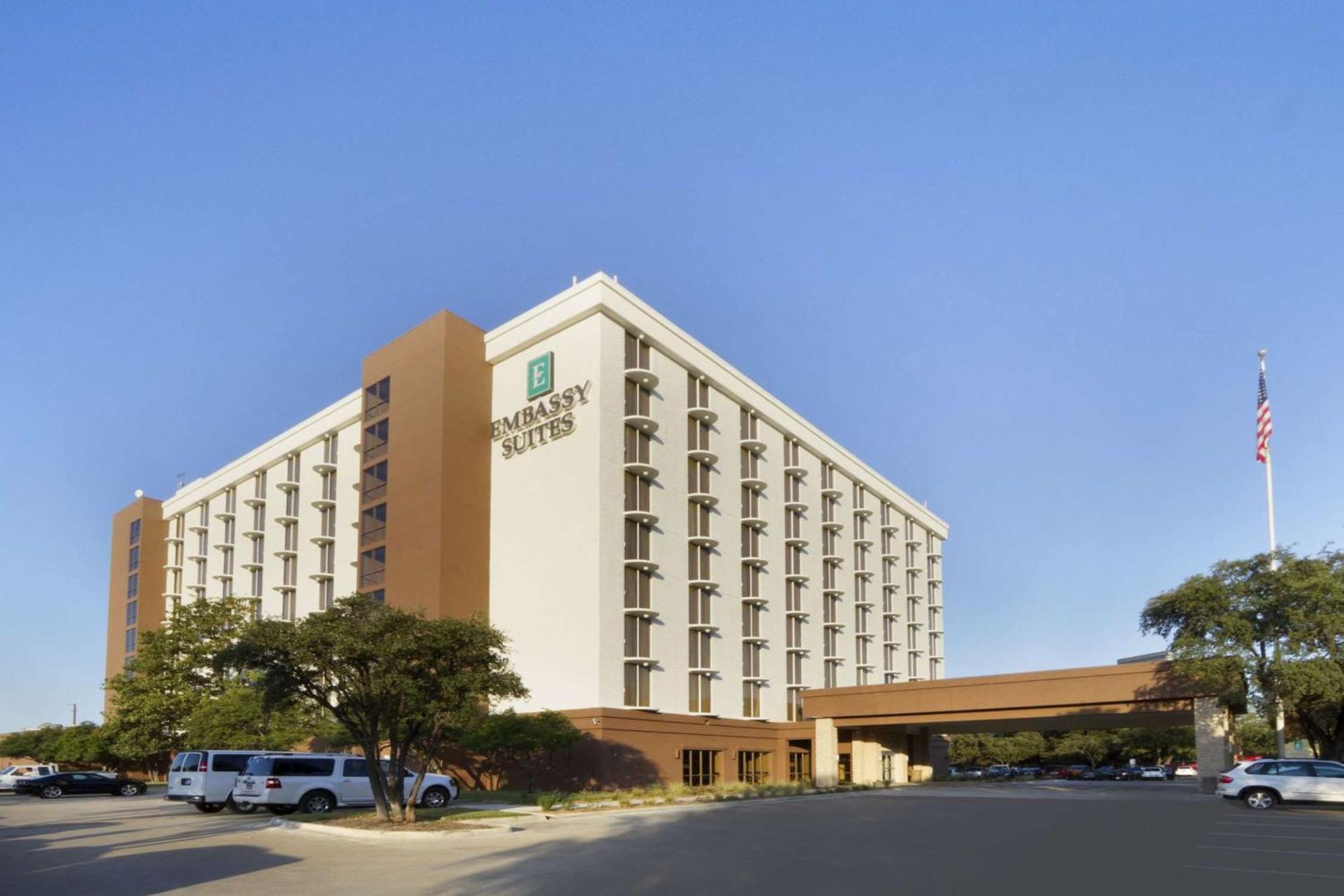 Embassy Suites By Hilton Dallas Market Center Esterno foto