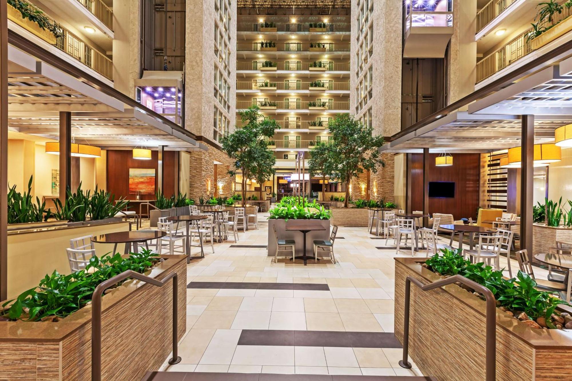 Embassy Suites By Hilton Dallas Market Center Esterno foto