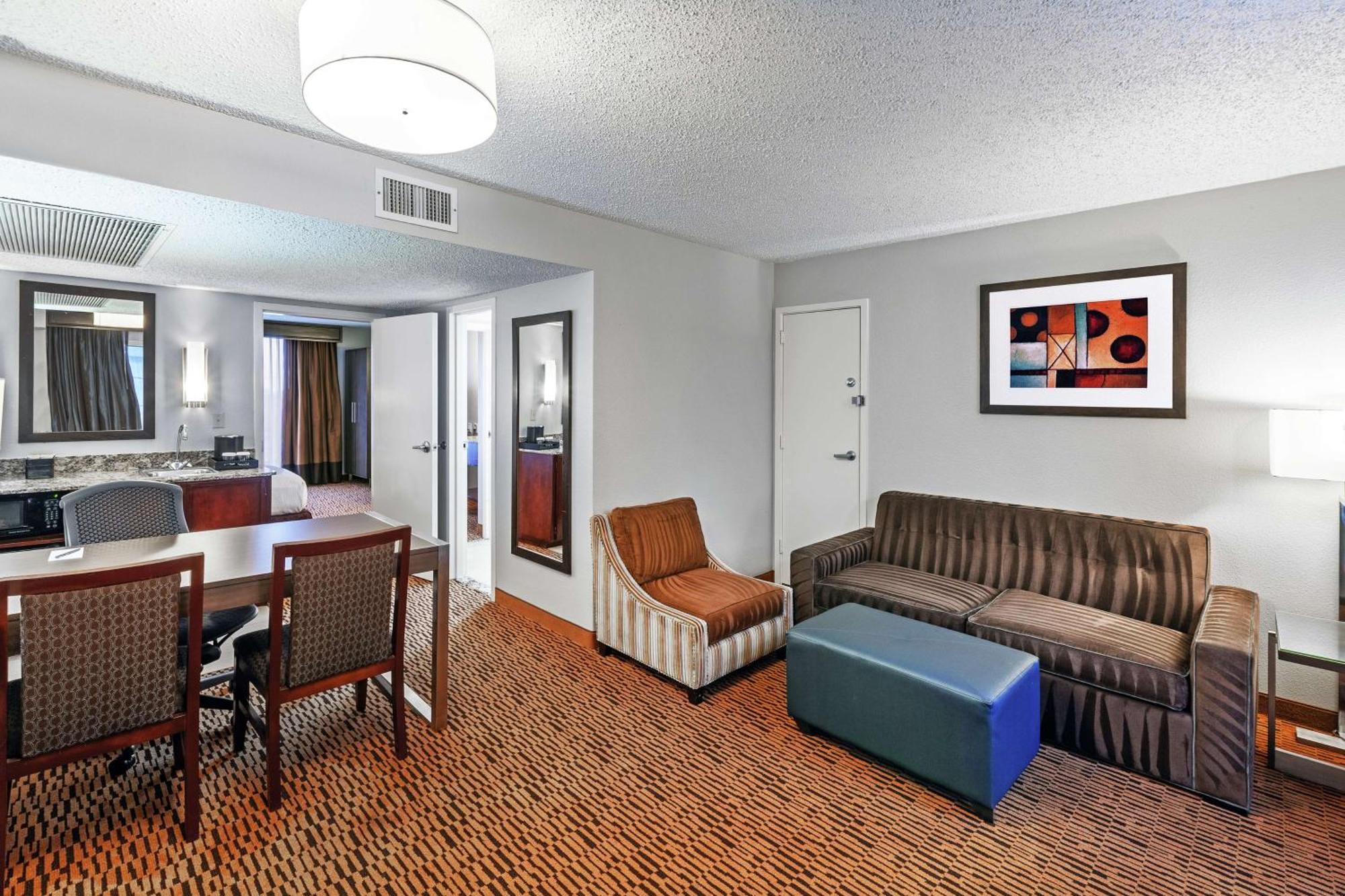 Embassy Suites By Hilton Dallas Market Center Esterno foto