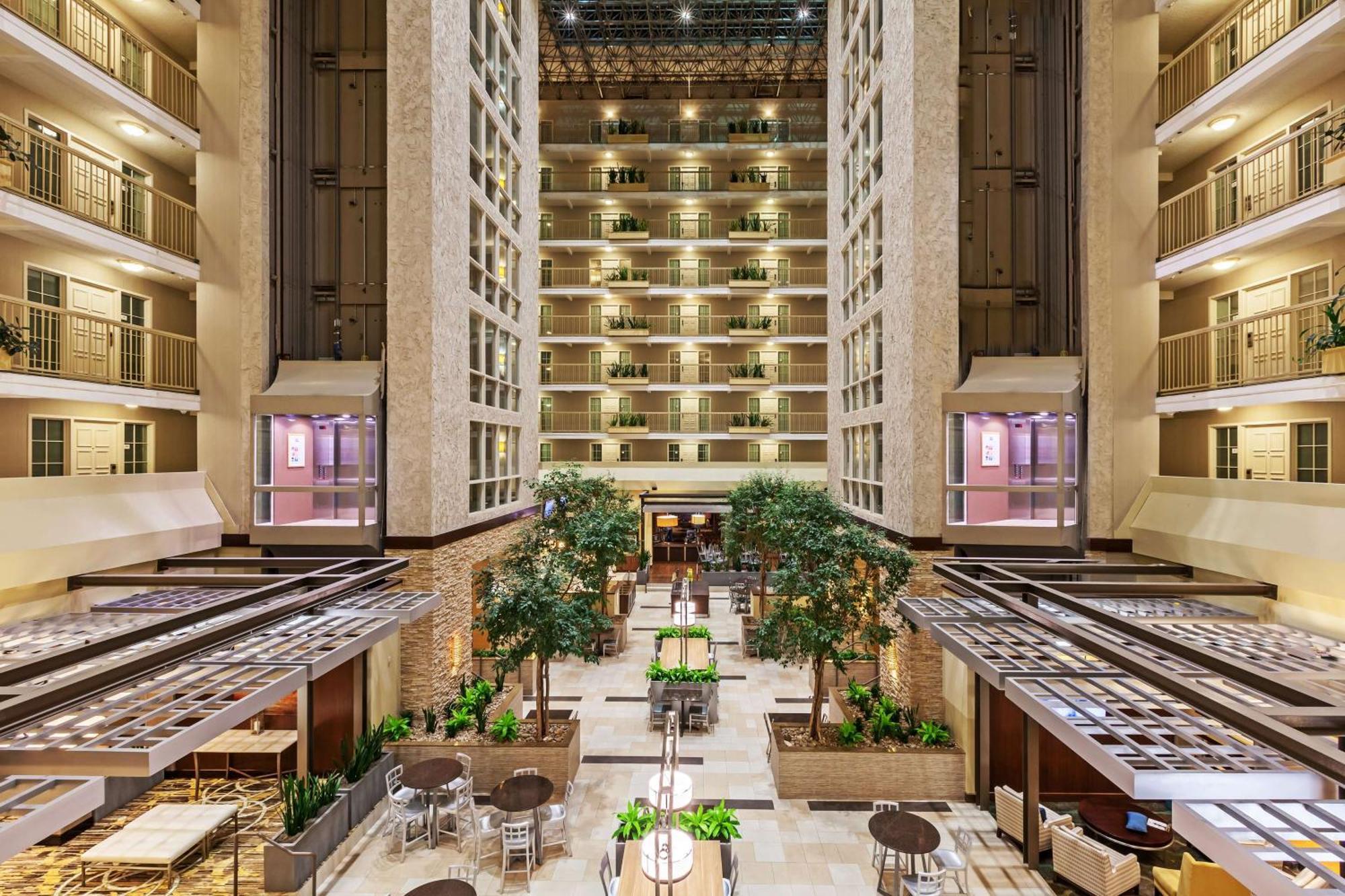 Embassy Suites By Hilton Dallas Market Center Esterno foto